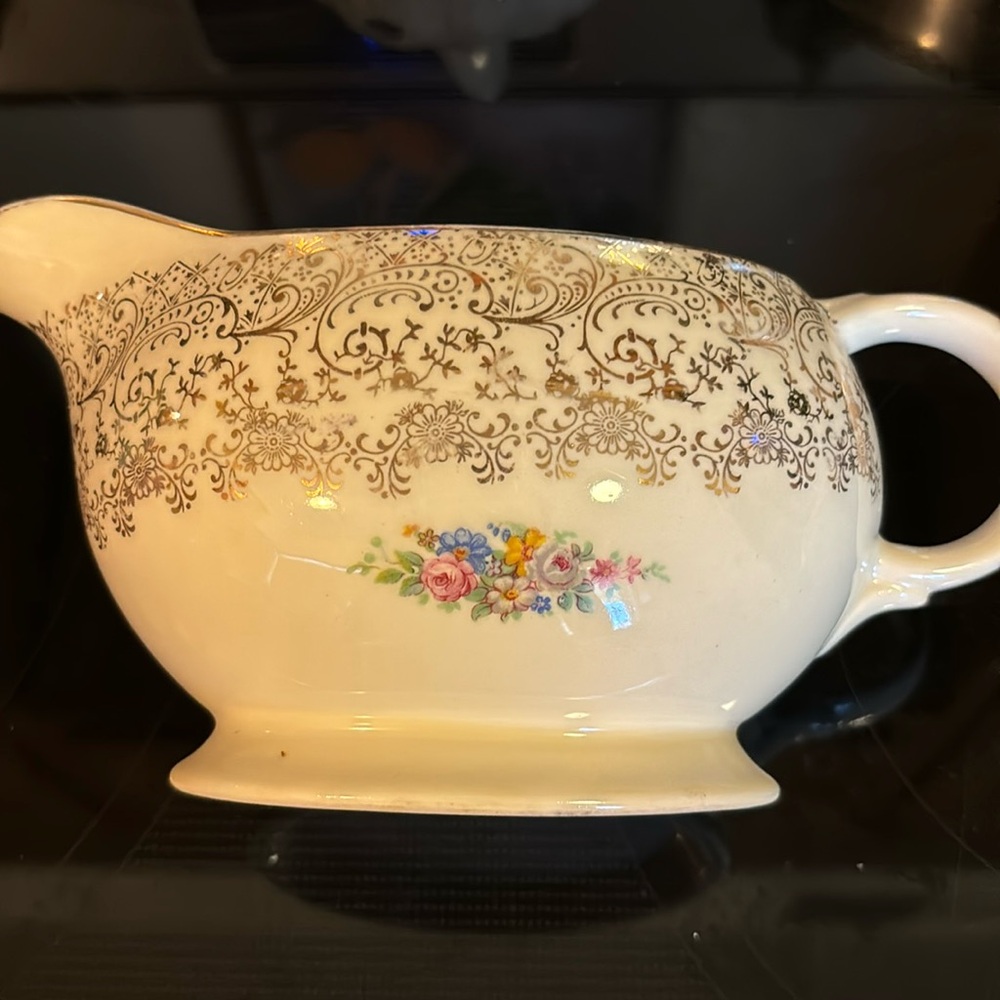 Parisian Center gravy boat